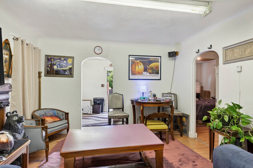 More Photos Of 2091 Locust Rd, Montrose Apartments For Sale