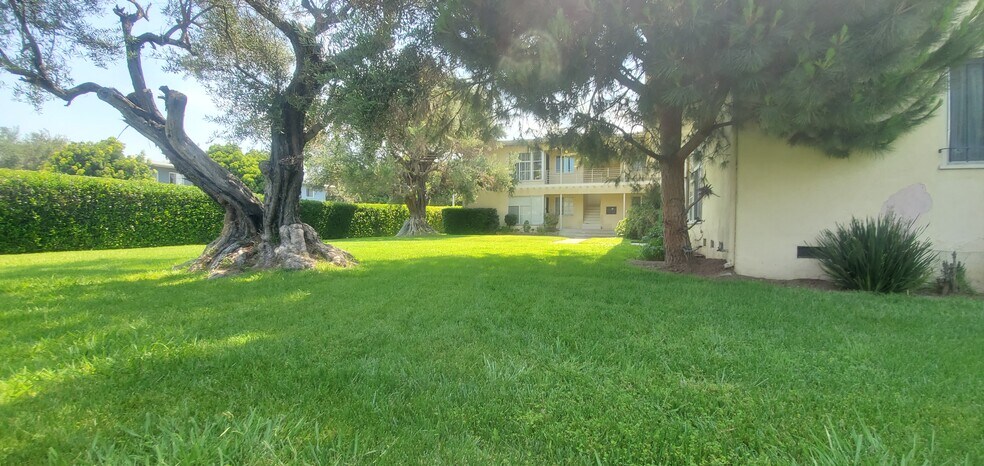 More Photos Of 5776 Clemson St, Los Angeles Apartments For Sale