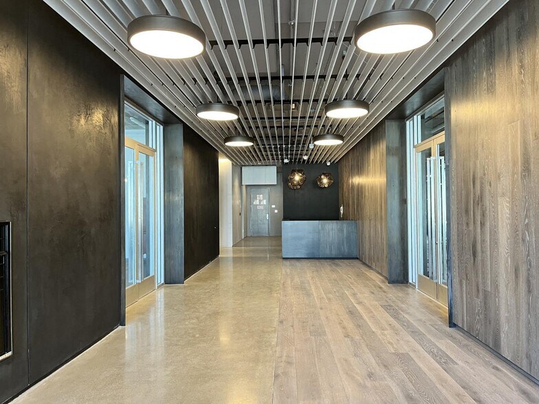 More Photos Of 3000 Crenshaw Blvd, Los Angeles Office For Lease