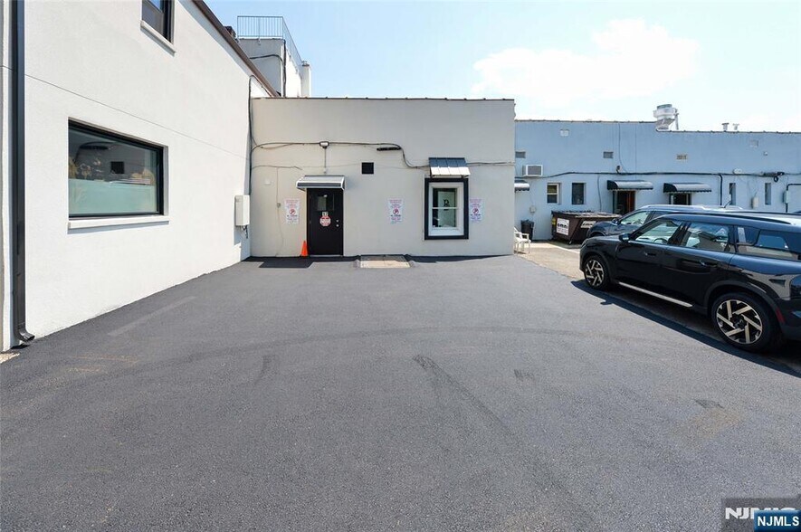 More Photos Of 17 Godwin Ave, Ridgewood General Retail For Lease