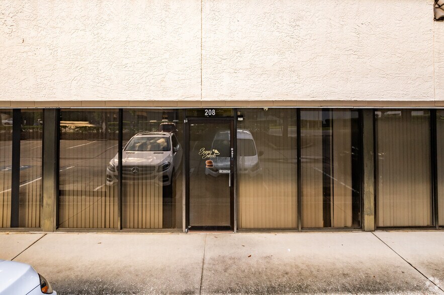 More Photos Of 380 Semoran Commerce Pl, Apopka Unknown For Lease