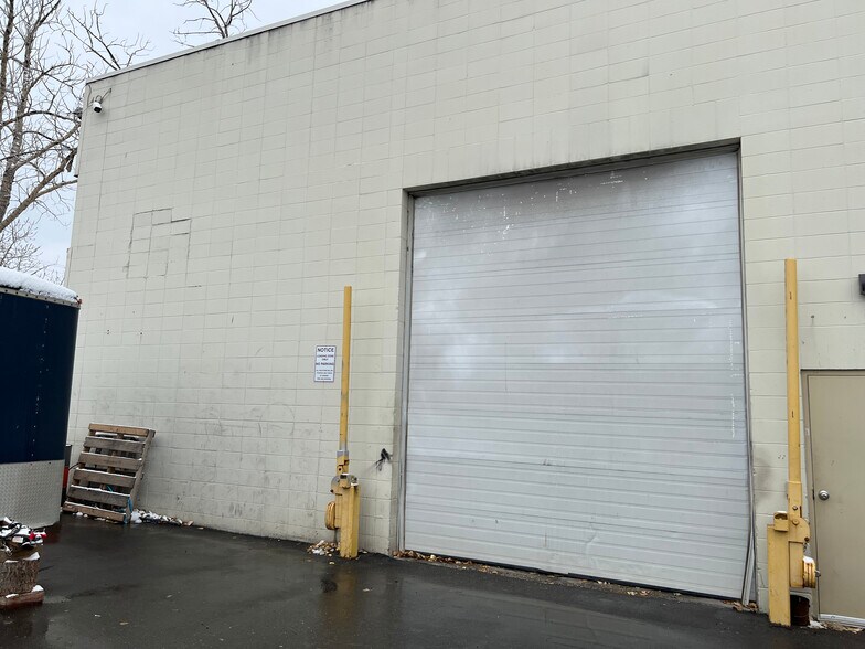 More Photos Of 1420 40th Ave NE, Calgary Warehouse For Sale