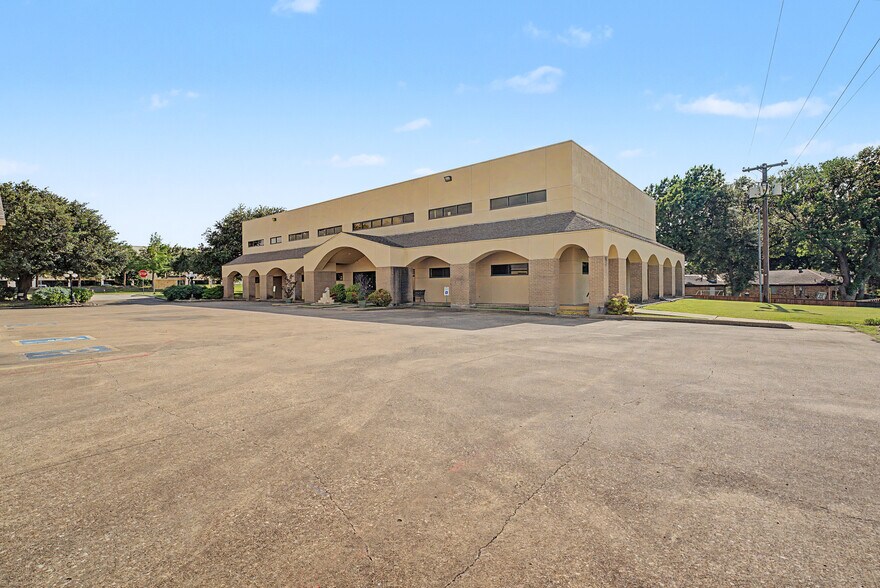 More Photos Of 2111 Skyline Dr, Mesquite Religious Facility For Sale