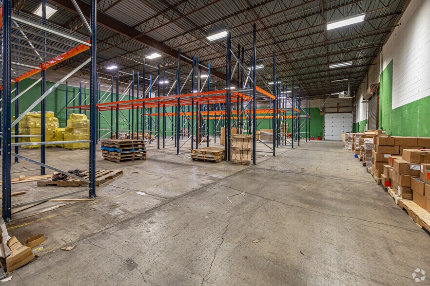 More Photos Of 1515 Ellis St, Waukesha Manufacturing For Lease