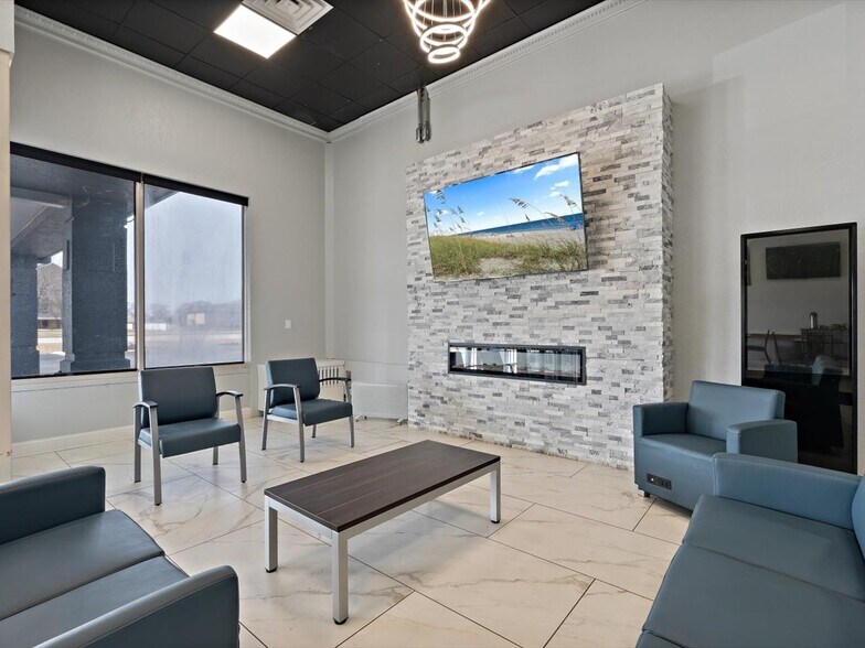 More Photos Of 2105 1st Ave, Rock Falls Hotel For Sale