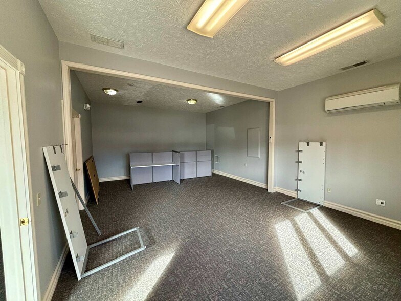 More Photos Of 1301 E Grand River Ave, Portland Freestanding For Lease