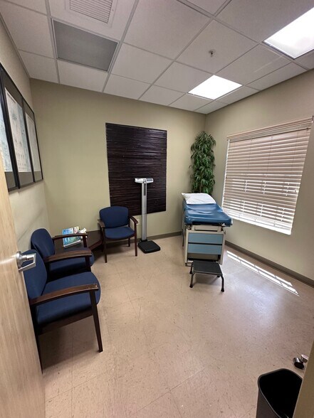 More Photos Of 842 Sunset Lake Blvd, Venice Medical For Lease