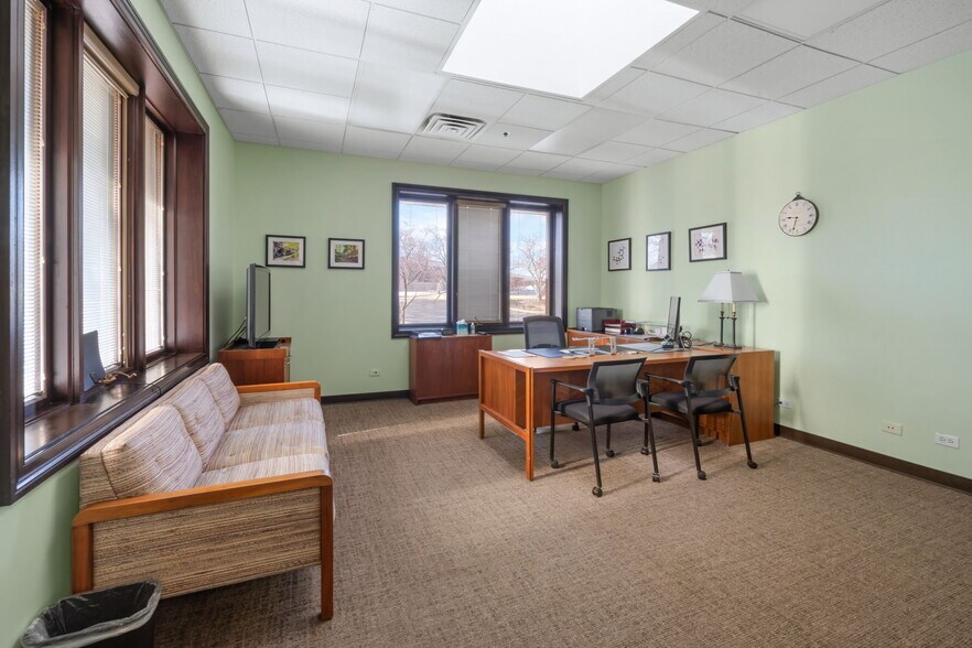 More Photos Of 1477 Barclay Blvd, Buffalo Grove Office For Sale