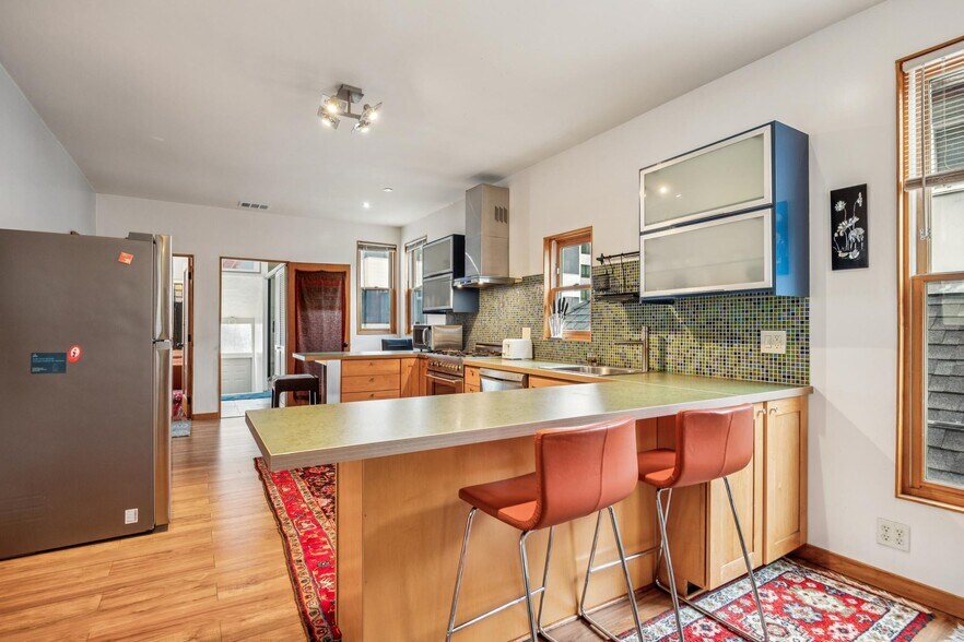 More Photos Of 356-360 24th St, Oakland Flex For Sale