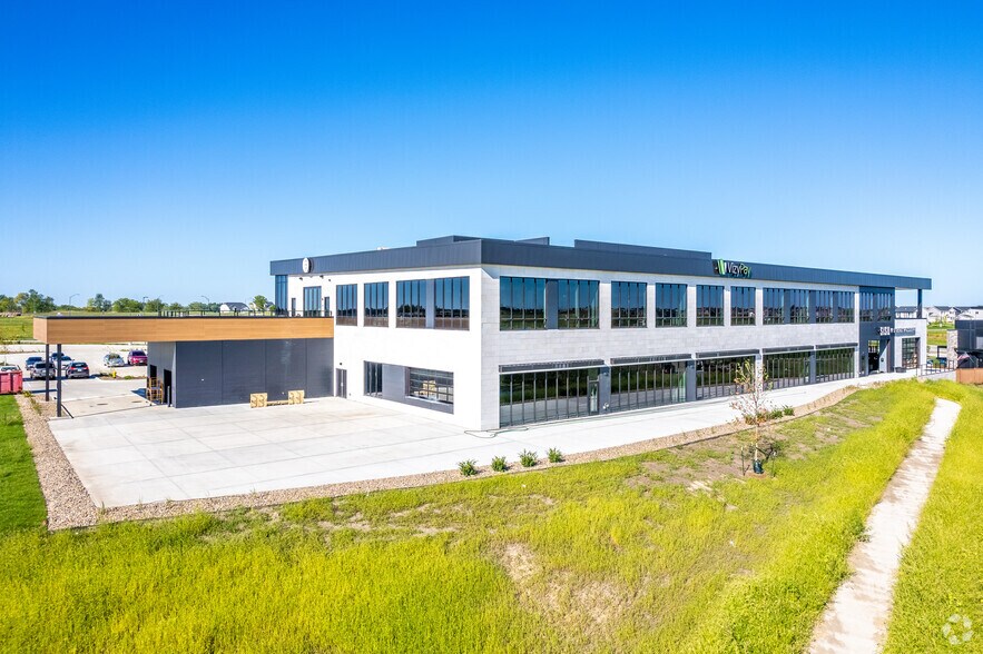 More Photos Of 2565 SE Encompass Dr, Waukee Office For Sale