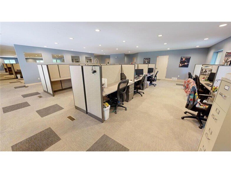 More Photos Of 768 N Creek Dr, Willmar Flex For Sale