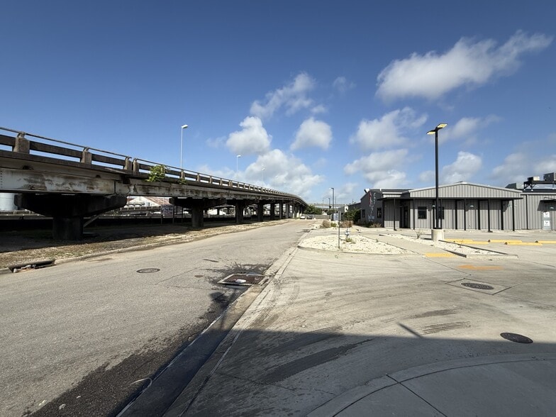 More Photos Of 2935 Airline Dr, Metairie General Retail For Sale