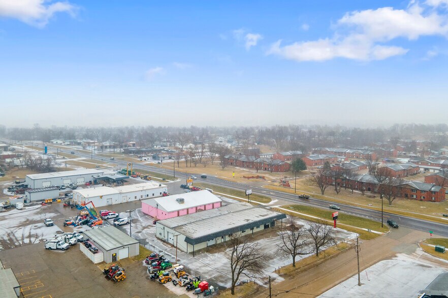 More Photos Of 3050 6th St SW, Cedar Rapids Warehouse For Lease