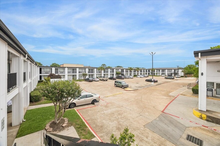 More Photos Of 16884 Northwest Fwy, Houston Hotel For Sale