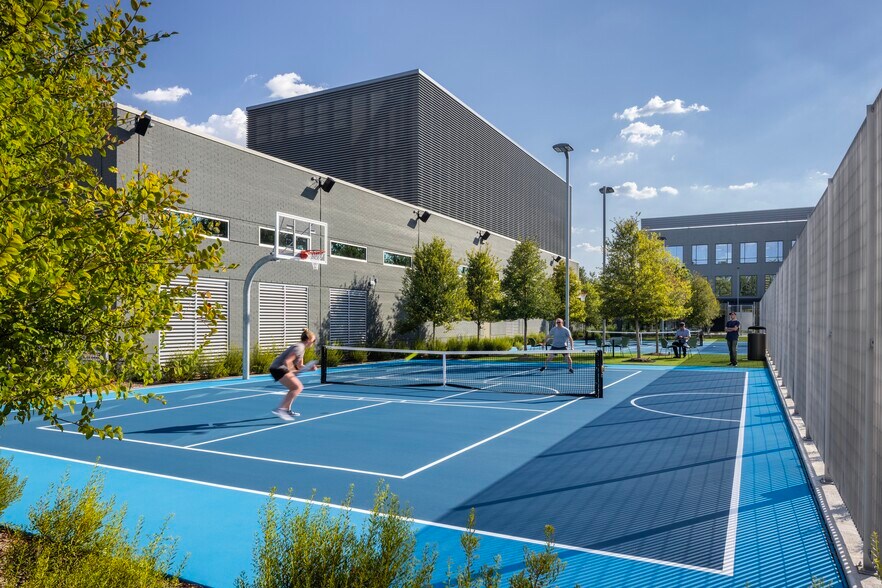 More Photos Of 8800 Technology Forest Pl, The Woodlands Unknown For Lease