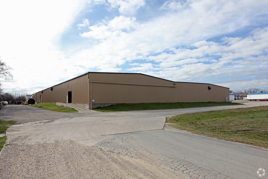 More Photos Of 2801 N Old Us Hwy 75, Ennis Manufacturing For Lease