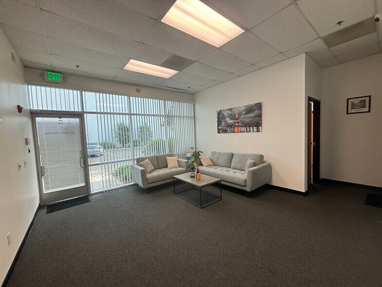 More Photos Of 11438 Knott St, Garden Grove Warehouse For Lease