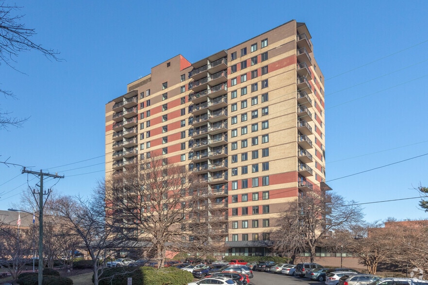 Primary Photo Of 801 N Pitt St, Alexandria Apartments For Sale