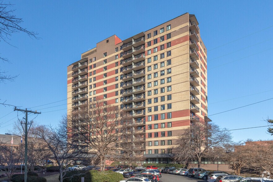 Primary Photo Of 801 N Pitt St, Alexandria Apartments For Sale
