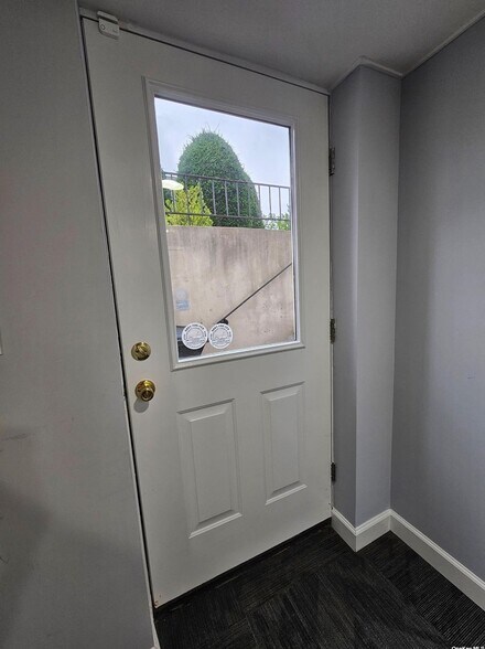 More Photos Of 76 Medford Ave, Patchogue Office For Lease