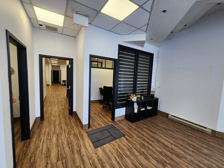 More Photos Of 2420-2440 Boul Industriel, Laval Storefront Retail Office For Lease