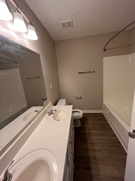 More Photos Of 124 W Chestnut St, Jeffersonville Apartments For Sale