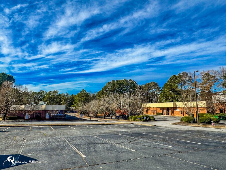 More Photos Of 3005 Lenora Church Rd, Snellville Office For Lease