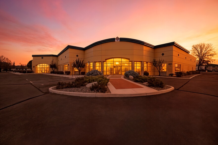 More Photos Of 1325 Capital Blvd, Reno Showroom For Sale