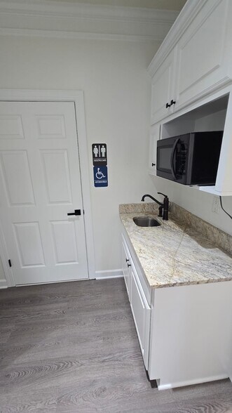 More Photos Of 3883 Rogers Bridge Rd, Duluth Office For Lease