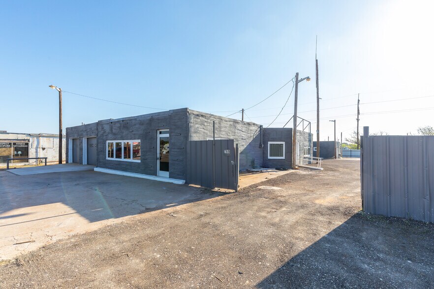 More Photos Of 769 Arnold Blvd, Abilene Flex For Sale