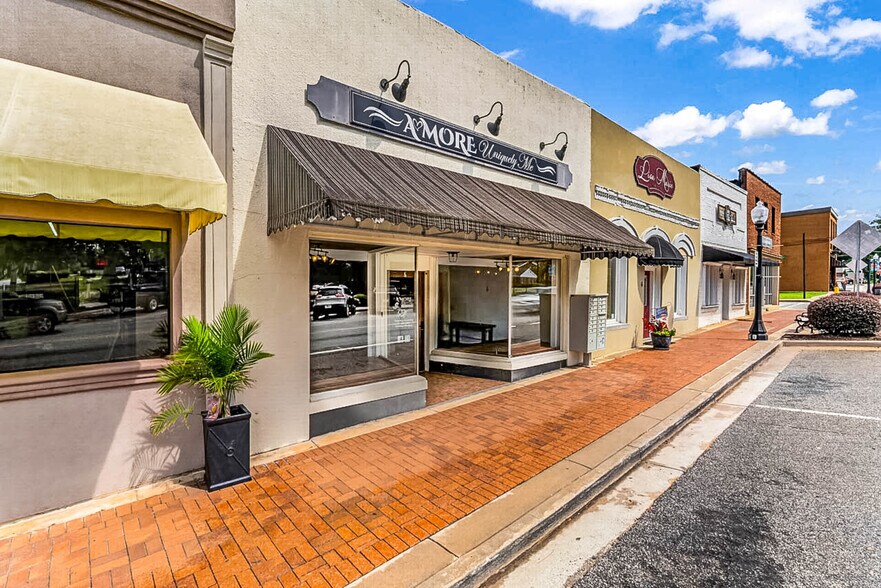 More Photos Of 8 E Main St N, Hampton Storefront For Sale