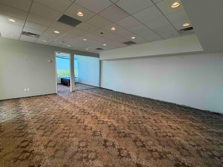 More Photos Of 4901 Vineland Rd, Orlando Office For Lease