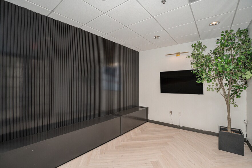 More Photos Of 3384 Peachtree Rd NE, Atlanta Loft Creative Space For Lease