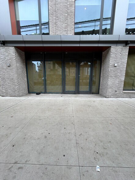 More Photos Of 265 Lorimer St, Brooklyn Multifamily For Lease