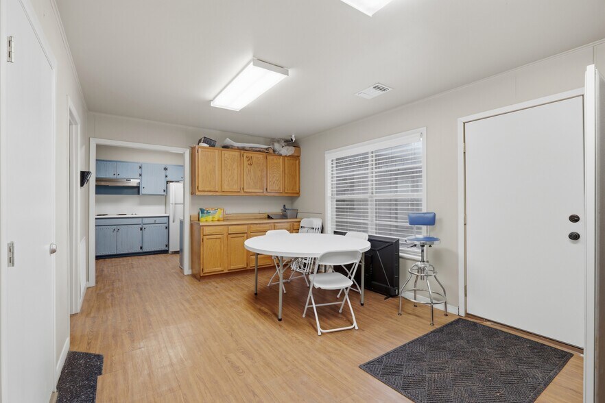 More Photos Of 1512 Posey Rd, San Marcos Office For Lease