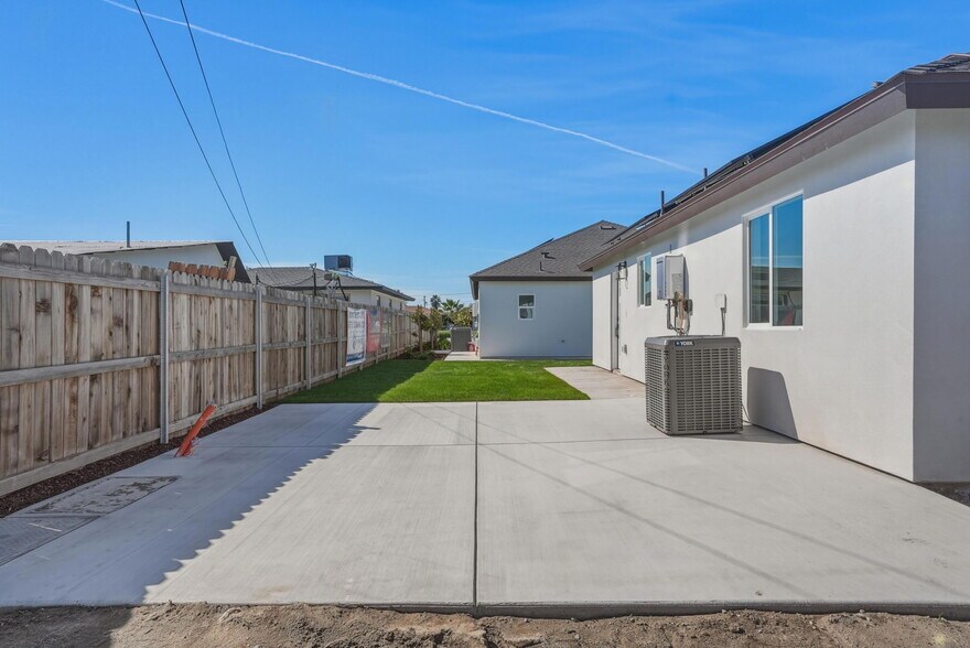 More Photos Of 1646 Clinton St, Delano Multifamily For Sale