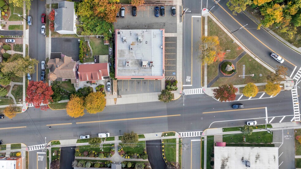 More Photos Of 824 N Broad Ave, Ridgefield General Retail For Sale