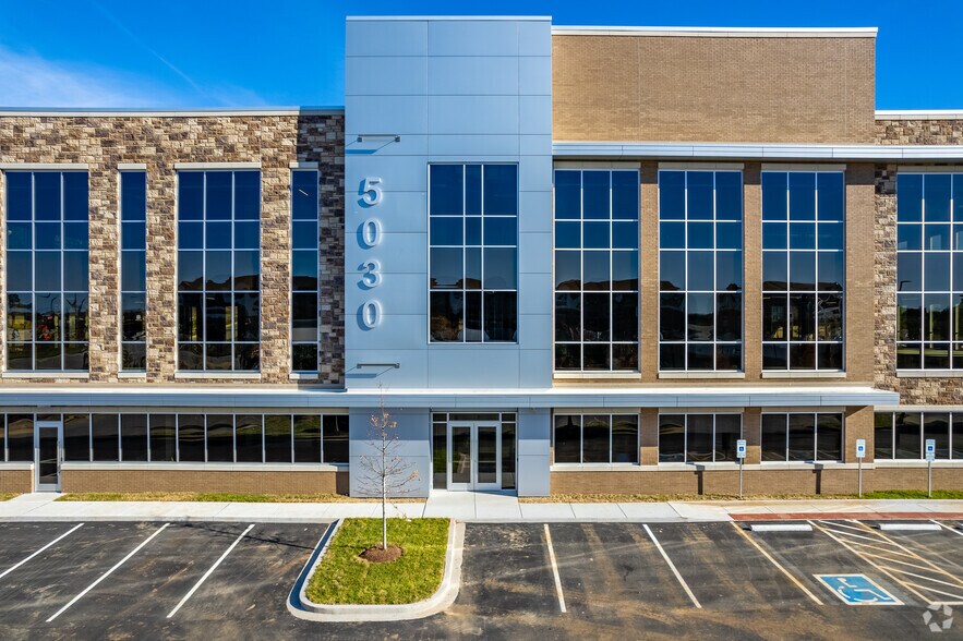 More Photos Of 5030 Carothers Pky, Franklin Office For Lease