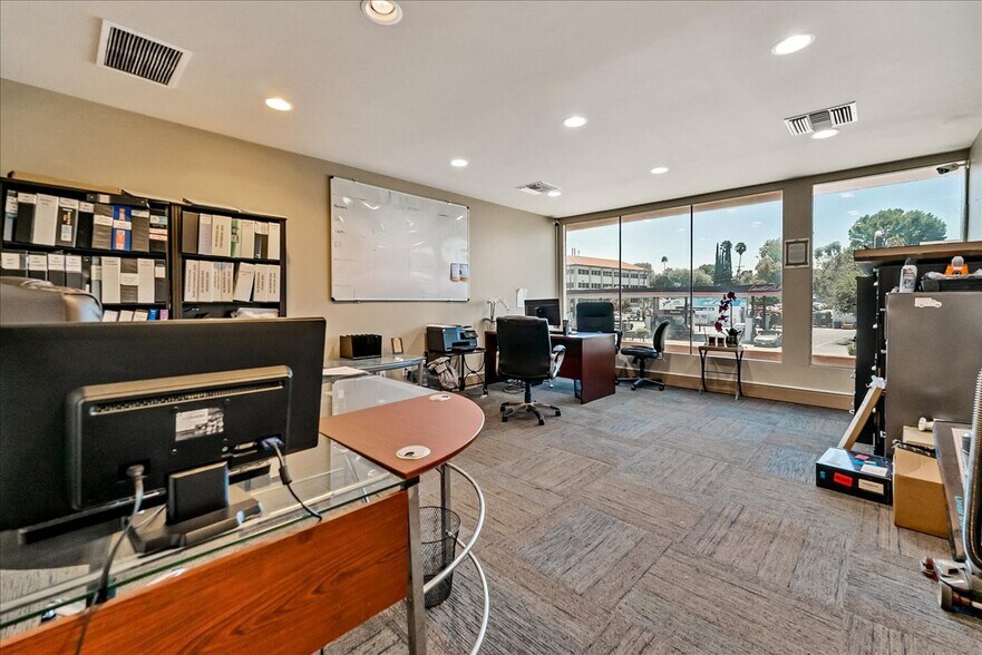 More Photos Of 19709 Ventura Blvd, Woodland Hills Office For Sale