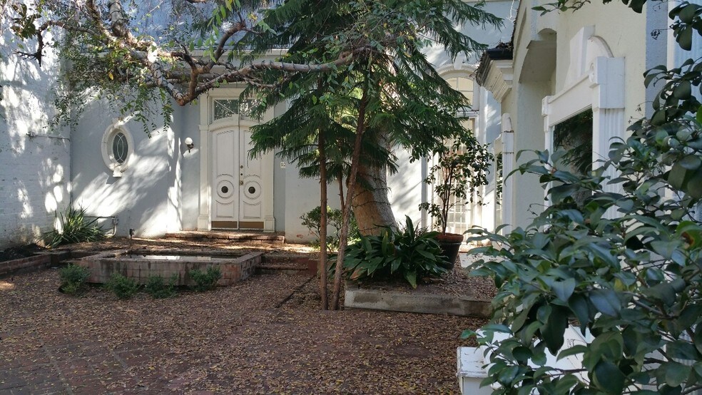 More Photos Of 818-820 N La Cienega Blvd, West Hollywood Office For Lease