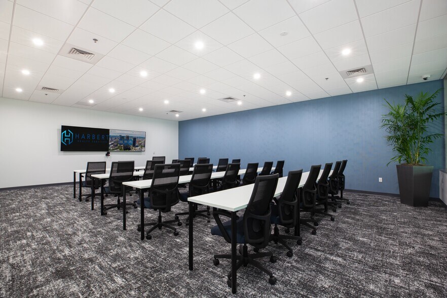 More Photos Of 8529 South Park Cir, Orlando Unknown For Lease