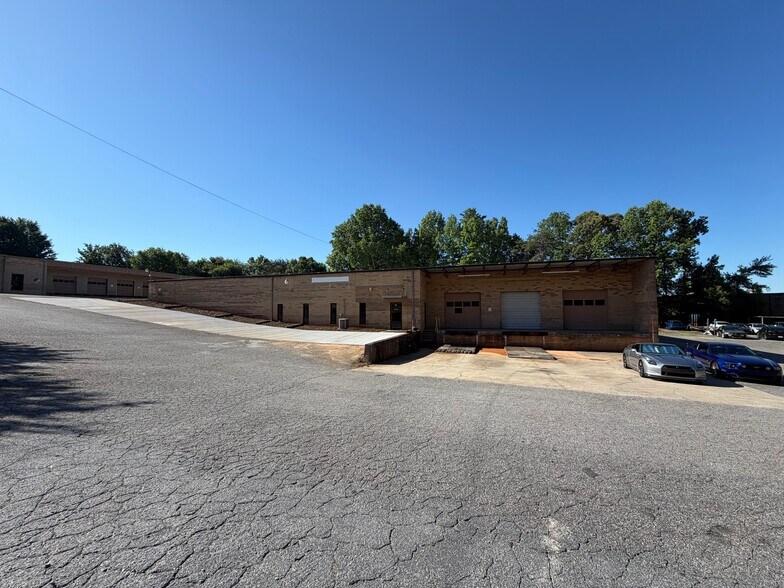 More Photos Of 3340 20th Ave SE, Newton Warehouse For Lease