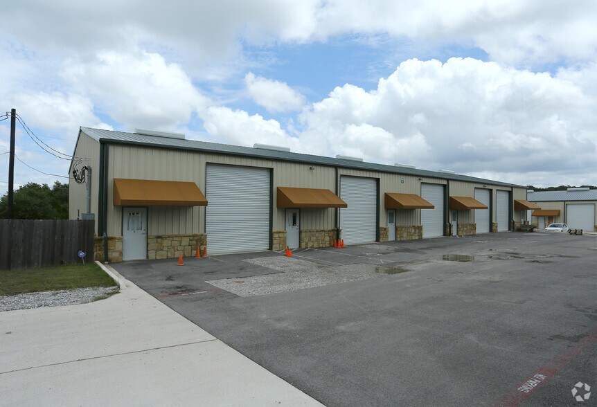 More Photos Of 4819 R O Dr, Spicewood Warehouse For Lease