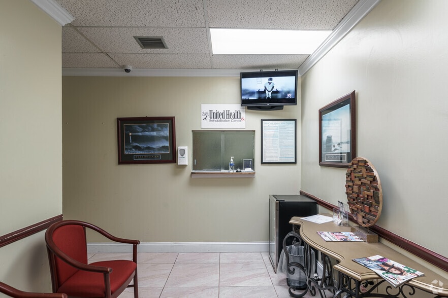 More Photos Of 111 NW 183rd St, Miami Unknown For Lease