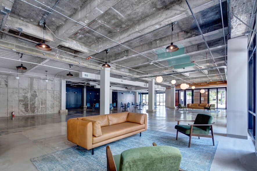 More Photos Of 150 N Orange Ave, Orlando Office For Lease