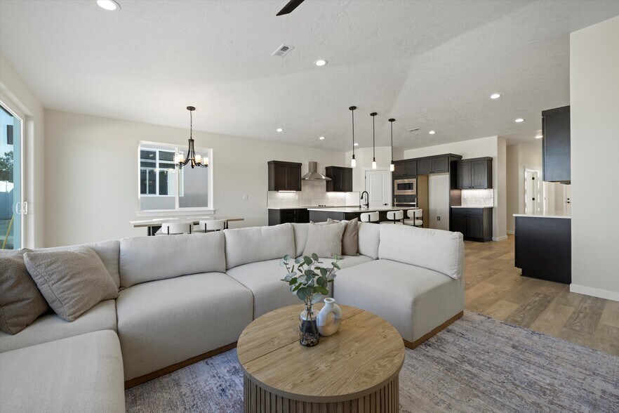 More Photos Of 1101-1109 Fairhaven Loop, Richland Apartments For Sale