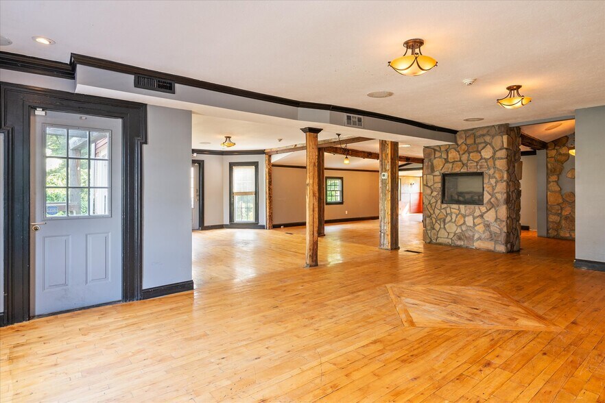More Photos Of 1369 Pittsford Mendon Rd, Mendon Restaurant For Sale