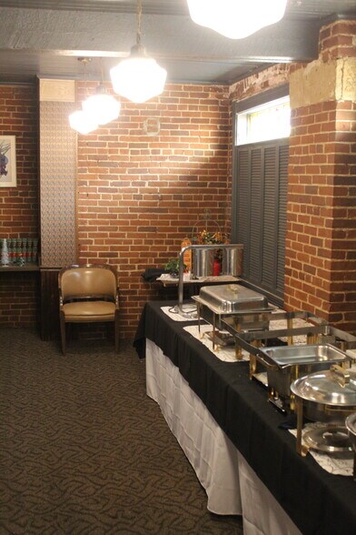 More Photos Of 210 Commercial Way, Jefferson City Flex For Sale