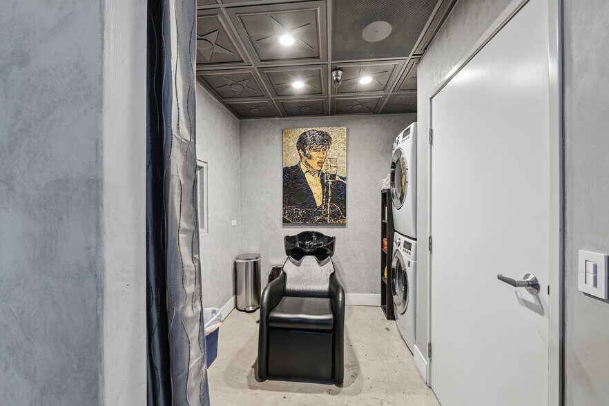 More Photos Of 1001 S Victory Blvd, Burbank Warehouse For Sale