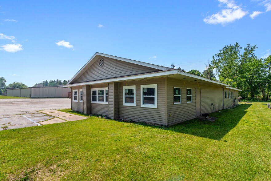 More Photos Of 201 W Saginaw Rd, Sanford Freestanding For Sale